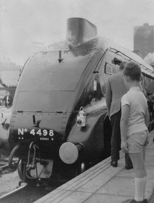 Leeds Station and the locomotive Sir Nigel Gresley